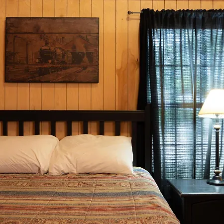 Lakeview Cedar Cabin - Whistle Stop - 2